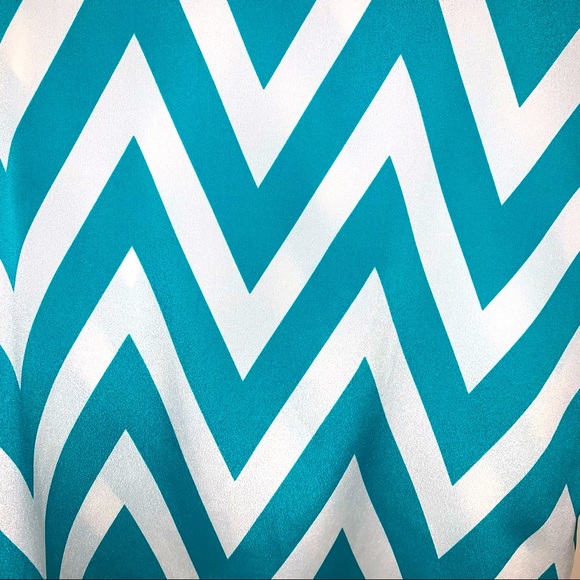 Teal and White Chevron Zig Zag V Neck Summer Blouse Shirt Top Flowy Lightweight - Picture 8 of 10